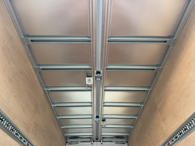 三菱ふそうキャンターアルミウイング小型（2t・3t）[写真17]