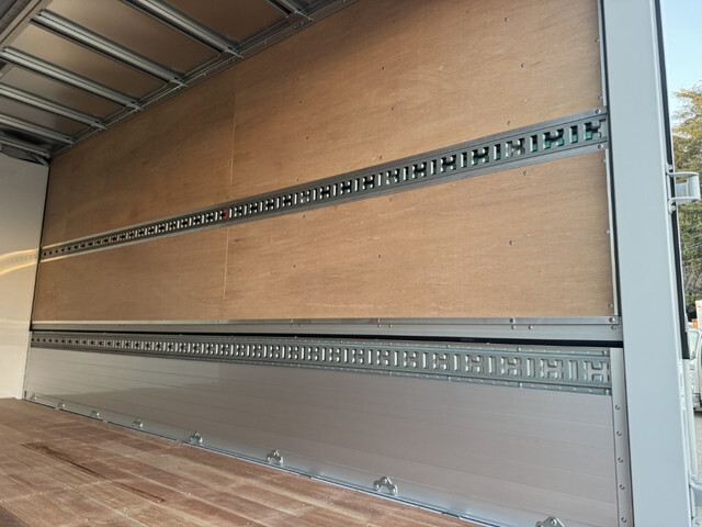 三菱ふそうキャンターアルミウイング小型（2t・3t）[写真18]