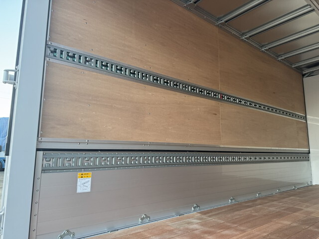 三菱ふそうキャンターアルミウイング小型（2t・3t）[写真19]