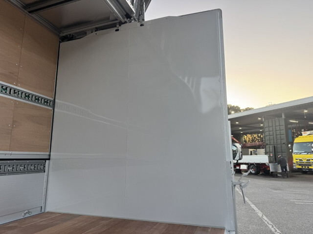 三菱ふそうキャンターアルミウイング小型（2t・3t）[写真20]