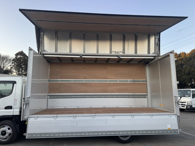 三菱ふそうキャンターアルミウイング小型（2t・3t）[写真22]