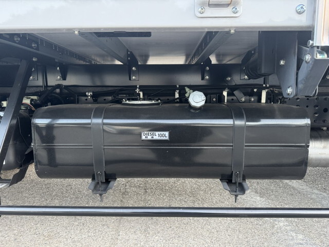 三菱ふそうキャンターアルミウイング小型（2t・3t）[写真24]