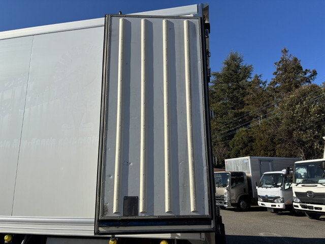 三菱ふそうスーパーグレート冷凍車（冷蔵車）大型（10t）[写真10]