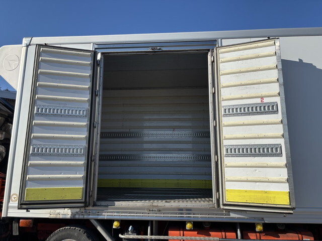 三菱ふそうスーパーグレート冷凍車（冷蔵車）大型（10t）[写真19]