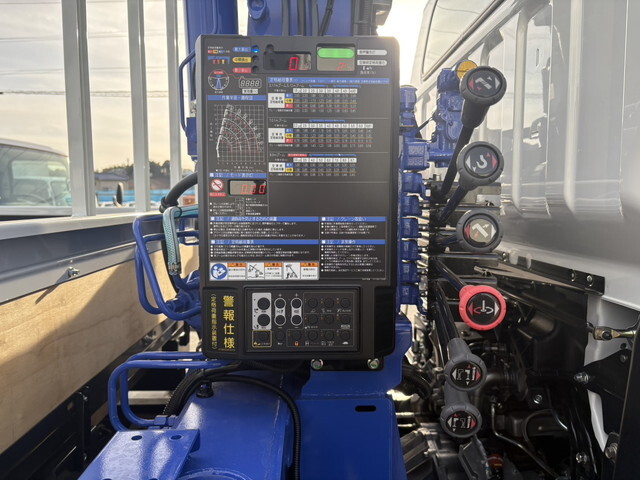 三菱ふそうキャンタークレーン4段小型（2t・3t）[写真19]