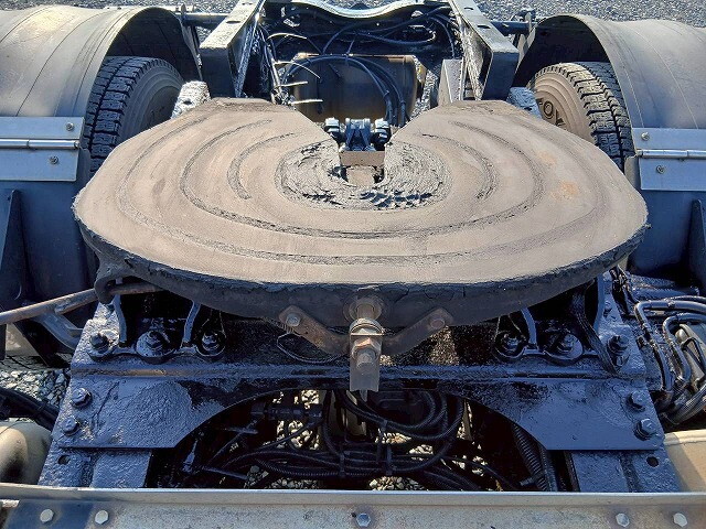 UDトラックスクオントレーラーヘッド（トラクターヘッド）大型（10t）[写真11]