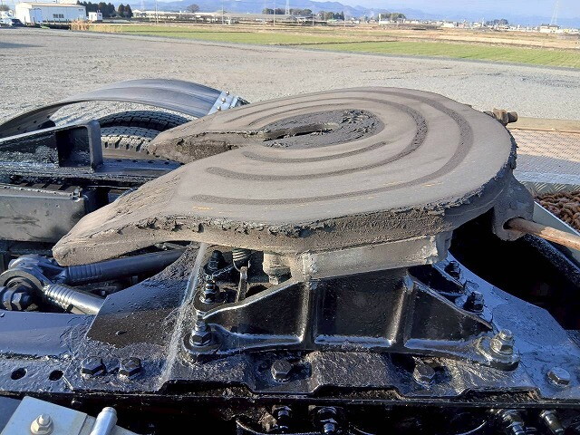 UDトラックスクオントレーラーヘッド（トラクターヘッド）大型（10t）[写真12]