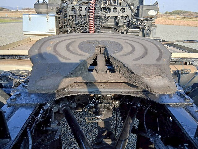 UDトラックスクオントレーラーヘッド（トラクターヘッド）大型（10t）[写真13]