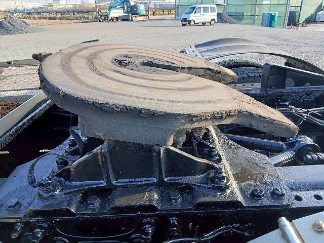 UDトラックスクオントレーラーヘッド（トラクターヘッド）大型（10t）[写真14]