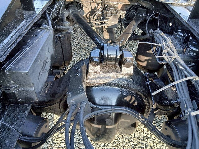 UDトラックスクオントレーラーヘッド（トラクターヘッド）大型（10t）[写真20]