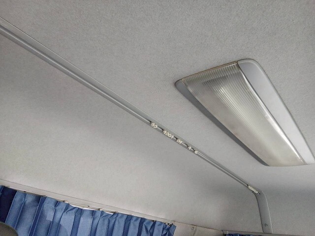 UDトラックスクオントレーラーヘッド（トラクターヘッド）大型（10t）[写真29]