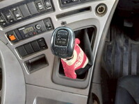 UDトラックスクオントレーラーヘッド（トラクターヘッド）大型（10t）[写真32]