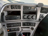 UDトラックスクオントレーラーヘッド（トラクターヘッド）大型（10t）[写真33]