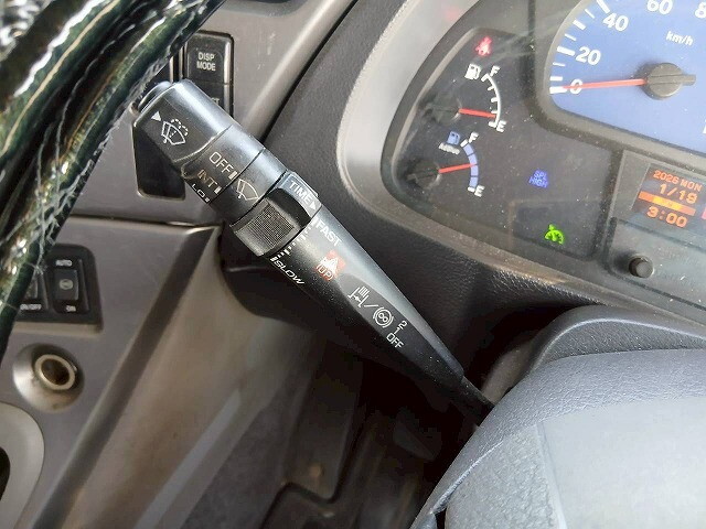 UDトラックスクオントレーラーヘッド（トラクターヘッド）大型（10t）[写真33]