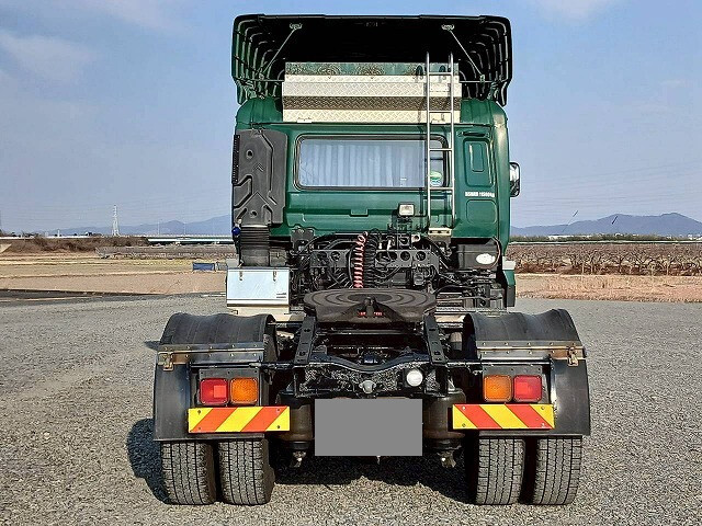 UDトラックスクオントレーラーヘッド（トラクターヘッド）大型（10t）[写真06]