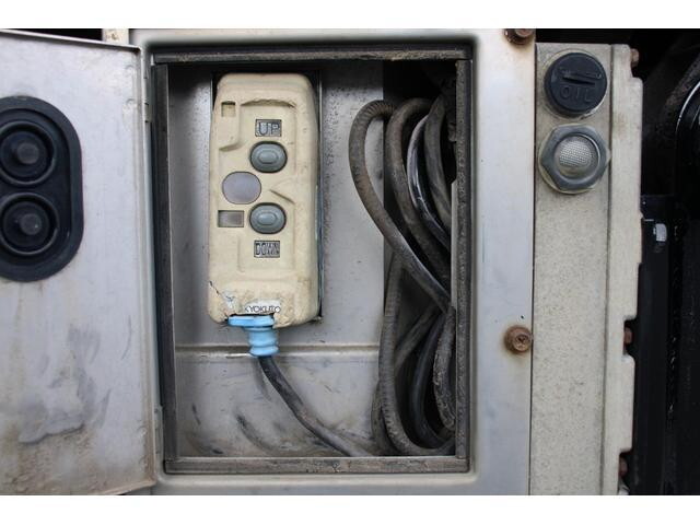 いすゞエルフ平ボディ小型（2t・3t）[写真16]