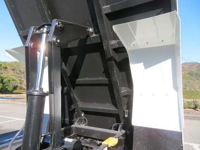 三菱ふそうファイターダンプ中型（4t）[写真38]