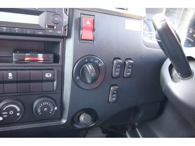 三菱ふそうファイタークレーン4段中型（4t）[写真33]