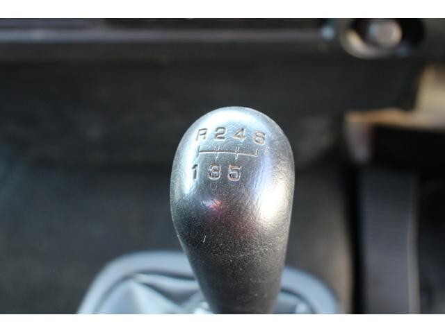 三菱ふそうファイタークレーン4段中型（4t）[写真34]