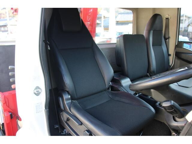 三菱ふそうファイタークレーン4段中型（4t）[写真36]