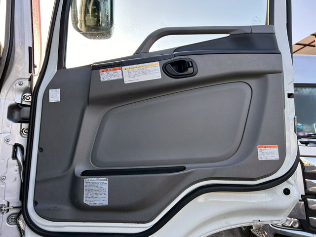 三菱ふそうスーパーグレートパネルウイング大型（10t）[写真17]