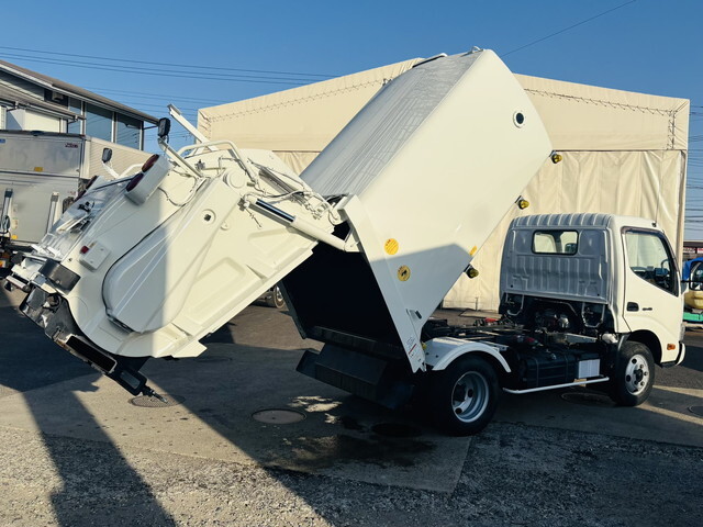 日野デュトロパッカー車（塵芥車）小型（2t・3t）[写真19]