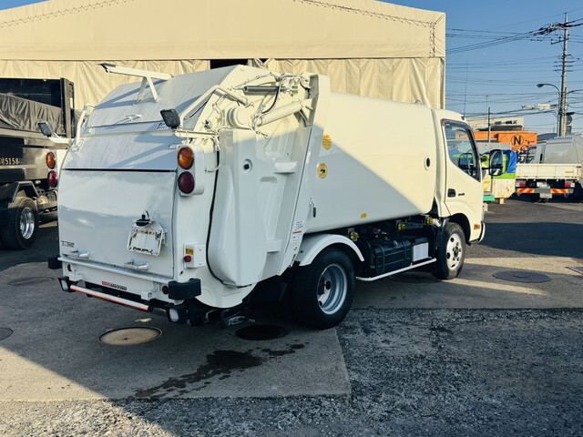 日野デュトロパッカー車（塵芥車）小型（2t・3t）[写真02]