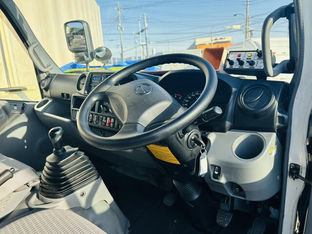 日野デュトロパッカー車（塵芥車）小型（2t・3t）[写真36]