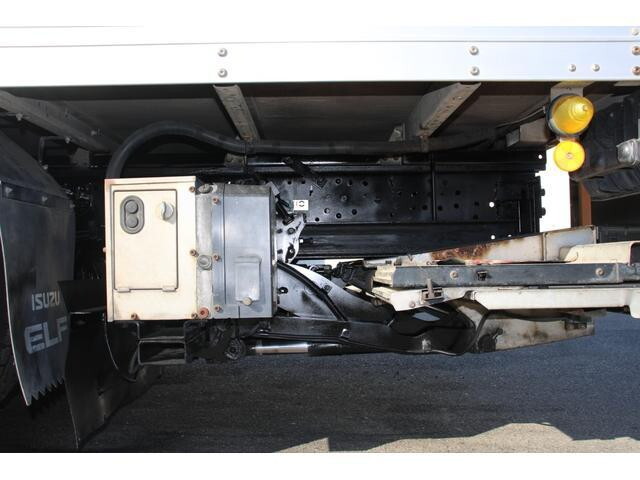 いすゞエルフアルミバン小型（2t・3t）[写真22]