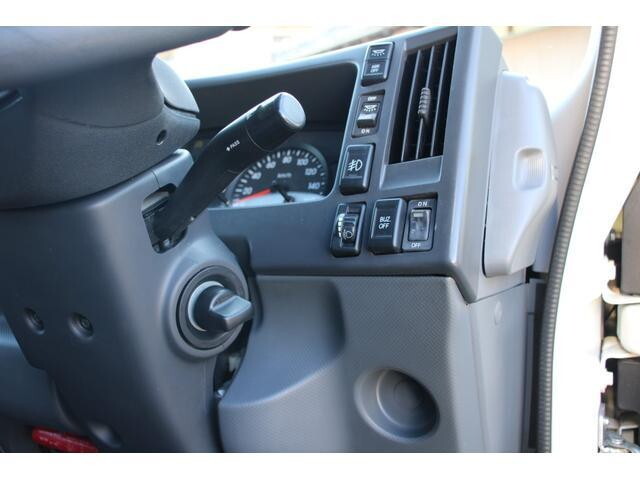 いすゞエルフアルミバン小型（2t・3t）[写真31]