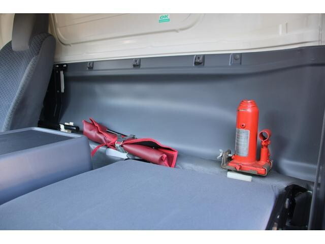 いすゞエルフアルミバン小型（2t・3t）[写真40]