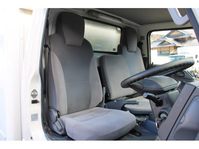 いすゞエルフ冷凍車（冷蔵車）小型（2t・3t）[写真35]