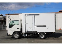 いすゞエルフ冷凍車（冷蔵車）小型（2t・3t）[写真09]