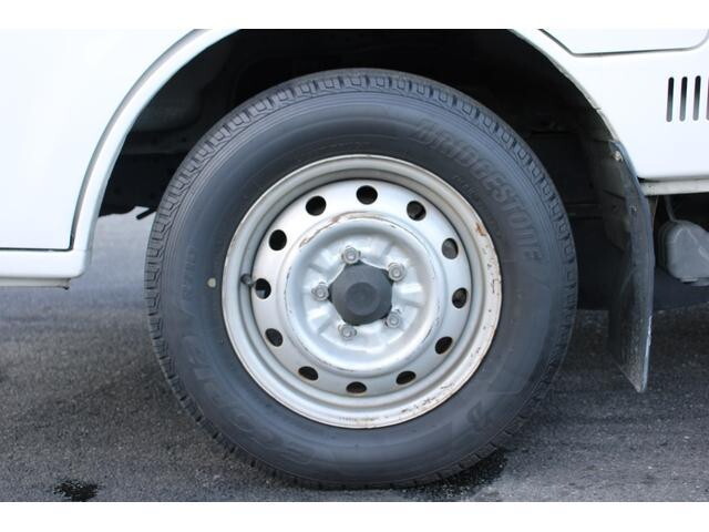 日産バネット平ボディ小型（2t・3t）[写真19]