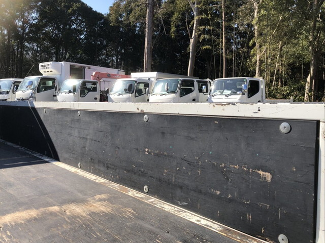 三菱ふそうキャンター平ボディ小型（2t・3t）[写真10]