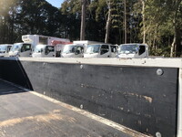 三菱ふそうキャンター平ボディ小型（2t・3t）[写真11]