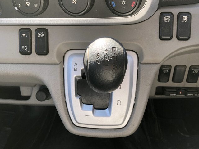 三菱ふそうキャンター平ボディ小型（2t・3t）[写真14]