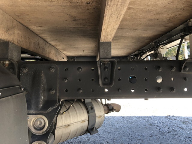 三菱ふそうキャンター平ボディ小型（2t・3t）[写真21]