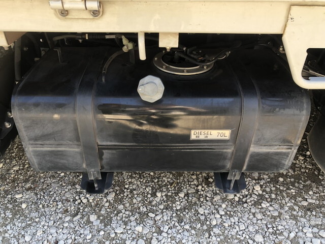 三菱ふそうキャンター平ボディ小型（2t・3t）[写真26]