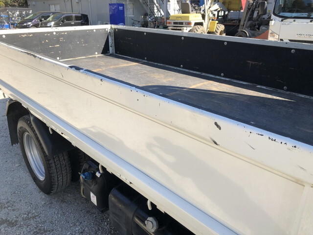 三菱ふそうキャンター平ボディ小型（2t・3t）[写真33]