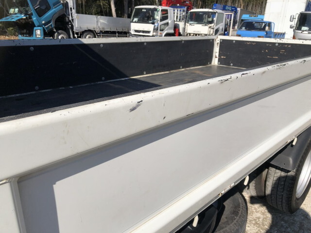 三菱ふそうキャンター平ボディ小型（2t・3t）[写真36]