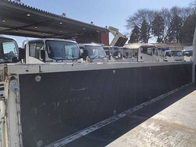 三菱ふそうキャンター平ボディ小型（2t・3t）[写真09]