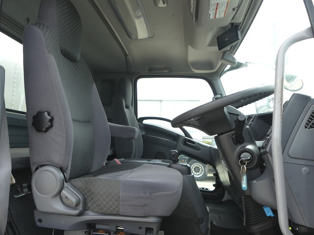 いすゞフォワードアルミバン中型（4t）[写真10]