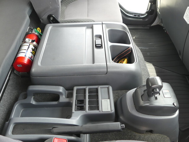 いすゞフォワードアルミバン中型（4t）[写真12]