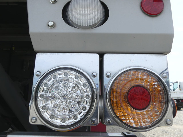 いすゞフォワードアルミバン中型（4t）[写真21]