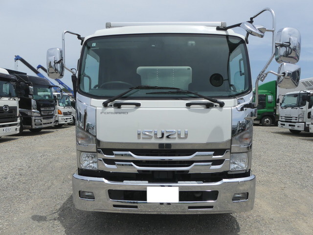 いすゞフォワードアルミバン中型（4t）[写真04]