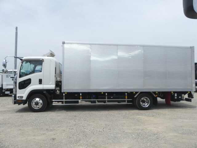 いすゞフォワードアルミバン中型（4t）[写真06]