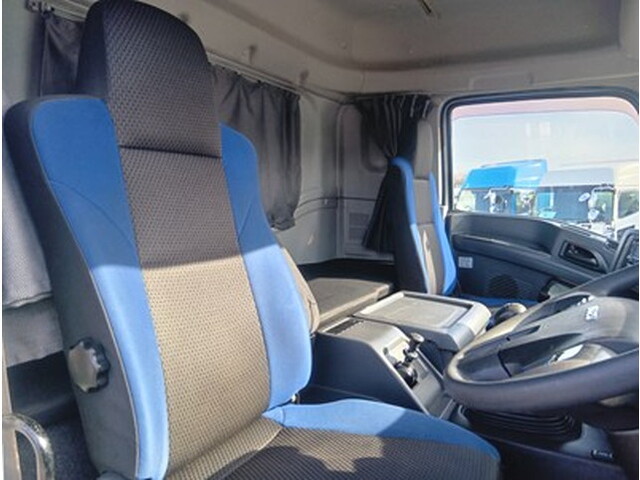 いすゞギガトレーラーヘッド（トラクターヘッド）大型（10t）[写真22]