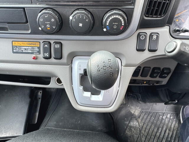 三菱ふそうキャンタークレーン3段小型（2t・3t）[写真10]