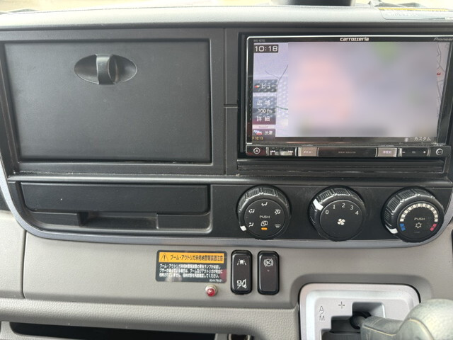 三菱ふそうキャンタークレーン3段小型（2t・3t）[写真11]